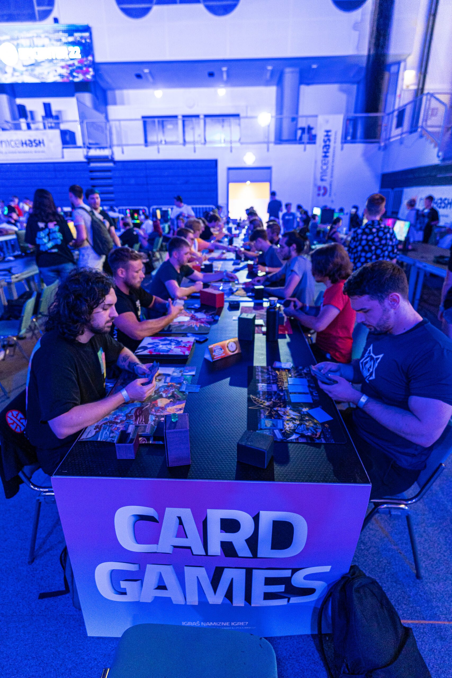 Card games tekmovalec